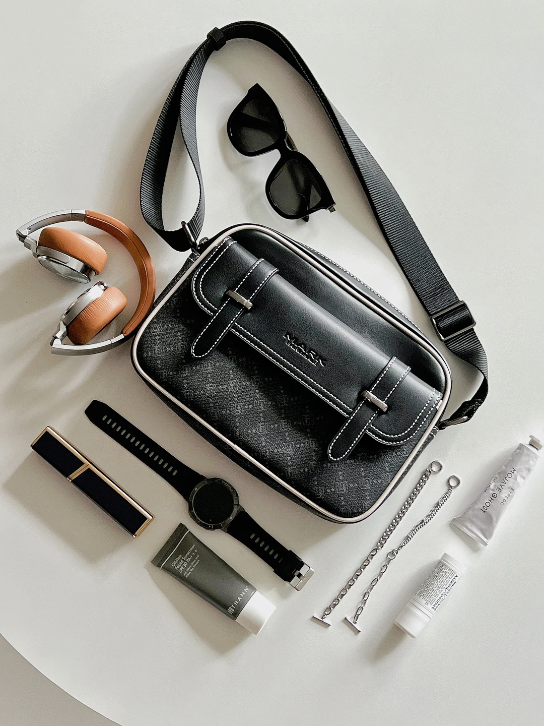 男生翻包日常｜秋天出门背印花邮差包酷酷哒