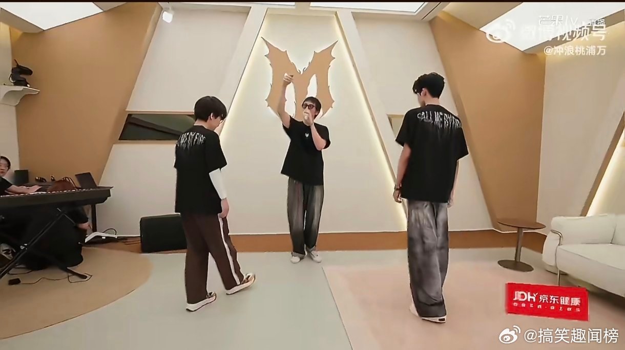 #王传君王啸坤张卓尔野人小考#一公小考直播亮点爆棚，野人三人组实力在线，从唱腔到台风都无可挑剔 ​