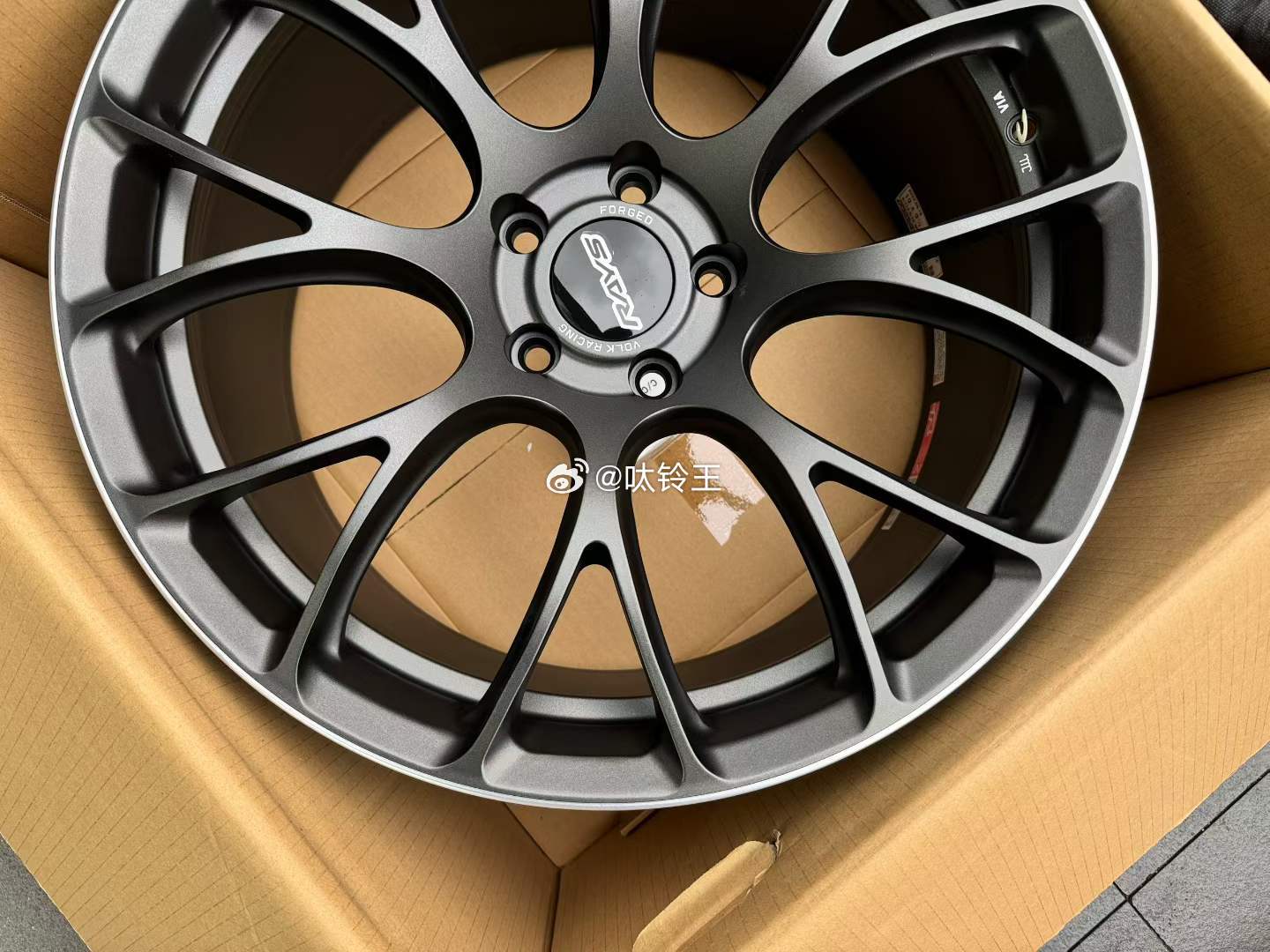 正品授权经销商🈶售 ，现货来安排

日本进口全新🇯🇵RAYS G16 MK 锻造

19寸 8.5J ET38  5×114.3

埃尔法 威尔法 特斯拉 Model3 
雷克萨斯ES  凯美瑞 亚洲龙 
塞纳 格瑞威亚 日系车型通用 ​