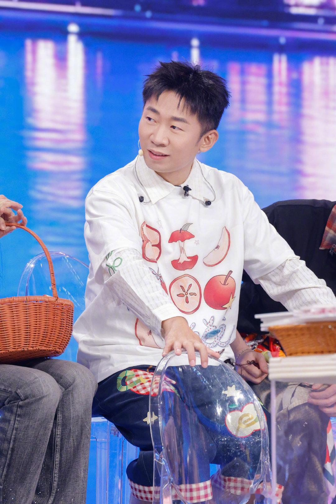 #杨迪得罪人的事顺嘴就说了# 看杨迪答题就像开盲盒，永远不知道他下一秒会爆出什么答案，这次点的李雪琴魏哲鸣刘些宁三个嘉宾也太有节目效果了，这节目越来越好看 #你好星期六# ​