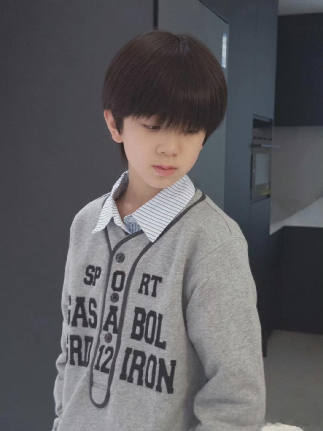 #陈璟翊[超话]# cji#陈璟翊 五代第一神级表管# cji#tf家族五代陈璟翊# cji

天气预报说今天有雨 我听成有你՞˶>𖥦