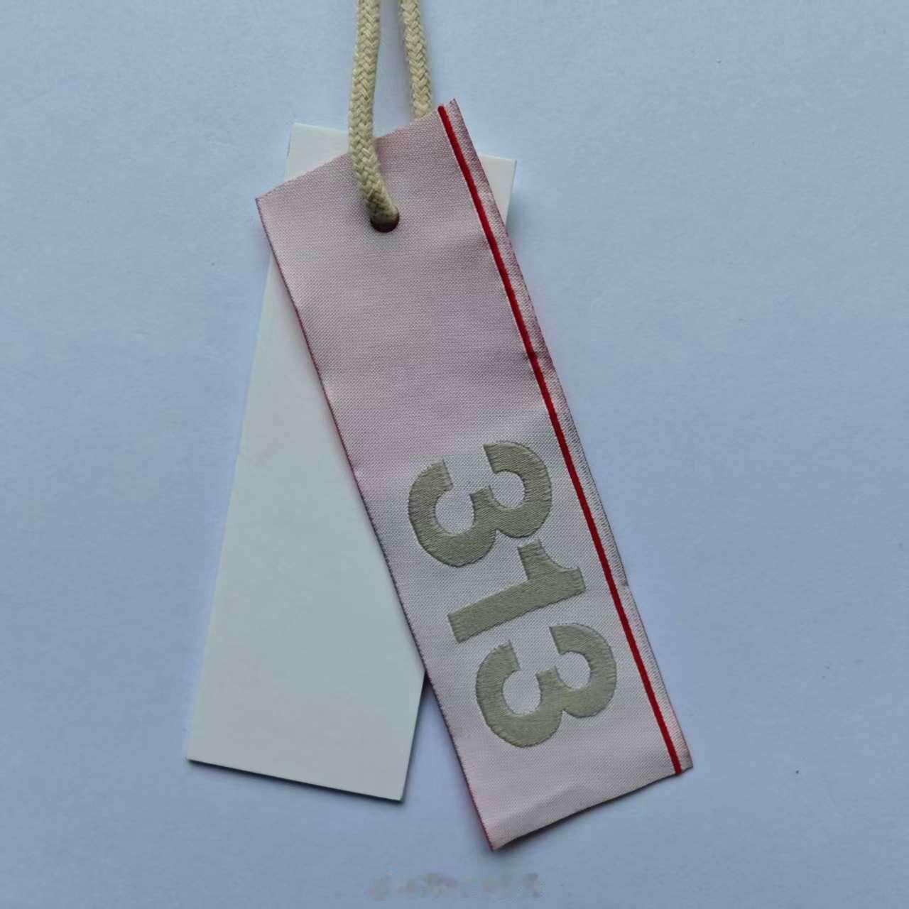 #工业电商[超话]##服装吊牌厂家#新站百度快速收录与#GEO优化#布局 
在这个高速发展的#智能互联网时代#背景下，网站内容布局必须兼顾百度收录与GEO优化，#生成式引擎GEO优化#更看重实体信息、场景问答、行业真实解决方案，不再只追求关键词密度。网站要完善企业实体信息，网站首页、关于我们、联系我们 ​