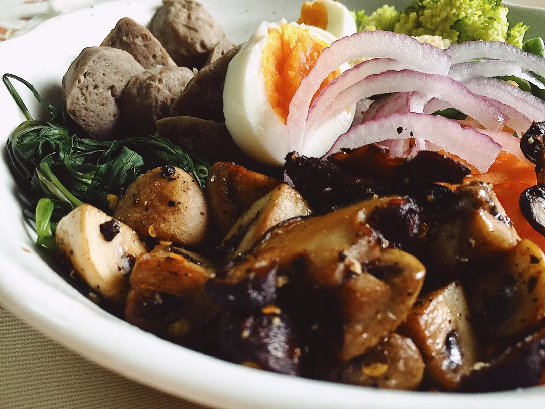 Summer周五☀️｜【泰式风味牛肉丸沙拉】🥣🍴