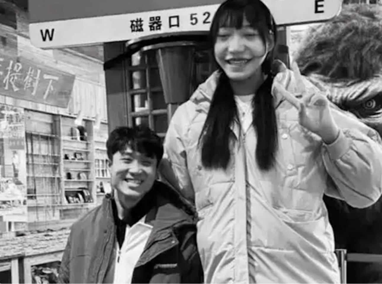 一声叹息！2.2米网红小玥26岁离世！揭开巨人症背后一连串致命疾病，所有人引以为戒
太让人痛心！因53厘米的超高身高差走红全网，身高2.2米的网红小玥，在10月11日凌晨永远离开了这个世界，年仅26岁，留下还不满周岁的孩子。
很多人只知道她个子很高，却不知道这份与众不同的身高，其实是一场漫长的慢性病