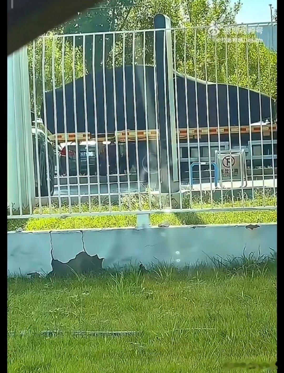 小米超跑？[doge] 两门？ ​