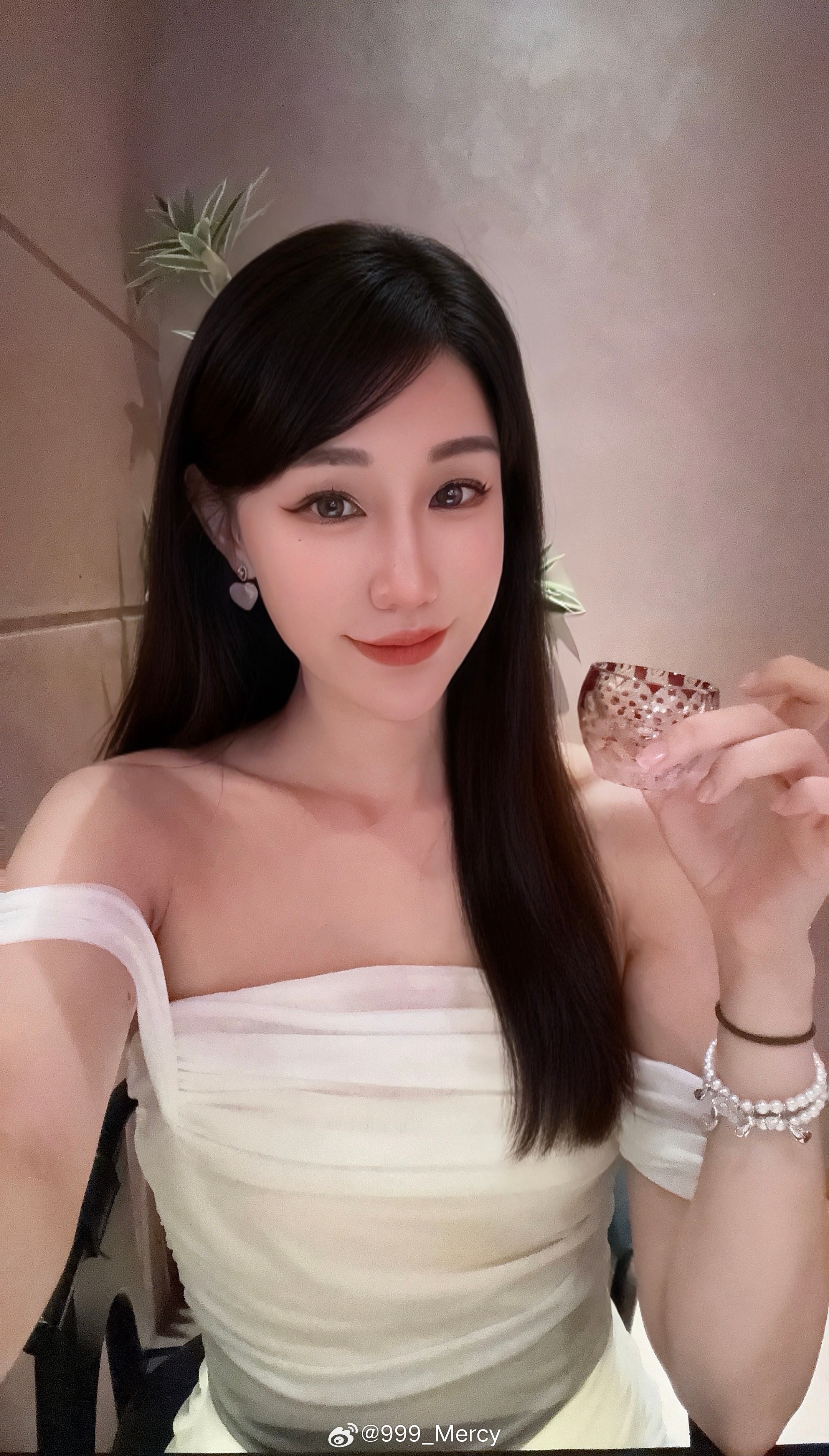我的微博终于回到国内了[这一秒过火][蜘蛛侠4][哨子][球门][红牌][黄牌][足球] ​