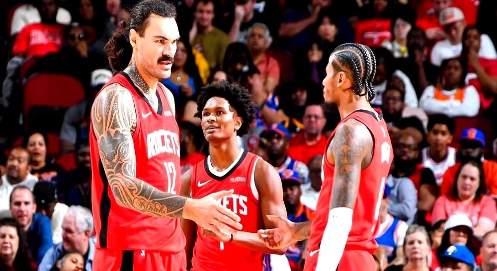 NBA季前赛根本不是打给球迷看的，是打给教练组的Excel表看的。

乌度卡直接把比赛变成了实验室。范弗里特和亚当斯一人歇一场，死死摁在板凳上。老将的腿得省着用，年轻人的时间得拿命抢。

范乔丹不在，斯玛特顶上首发一号位。阿门·汤普森和谢泼德被赶鸭子上架，末节攻坚球权全甩给他们试错。亚当斯缺阵时，小