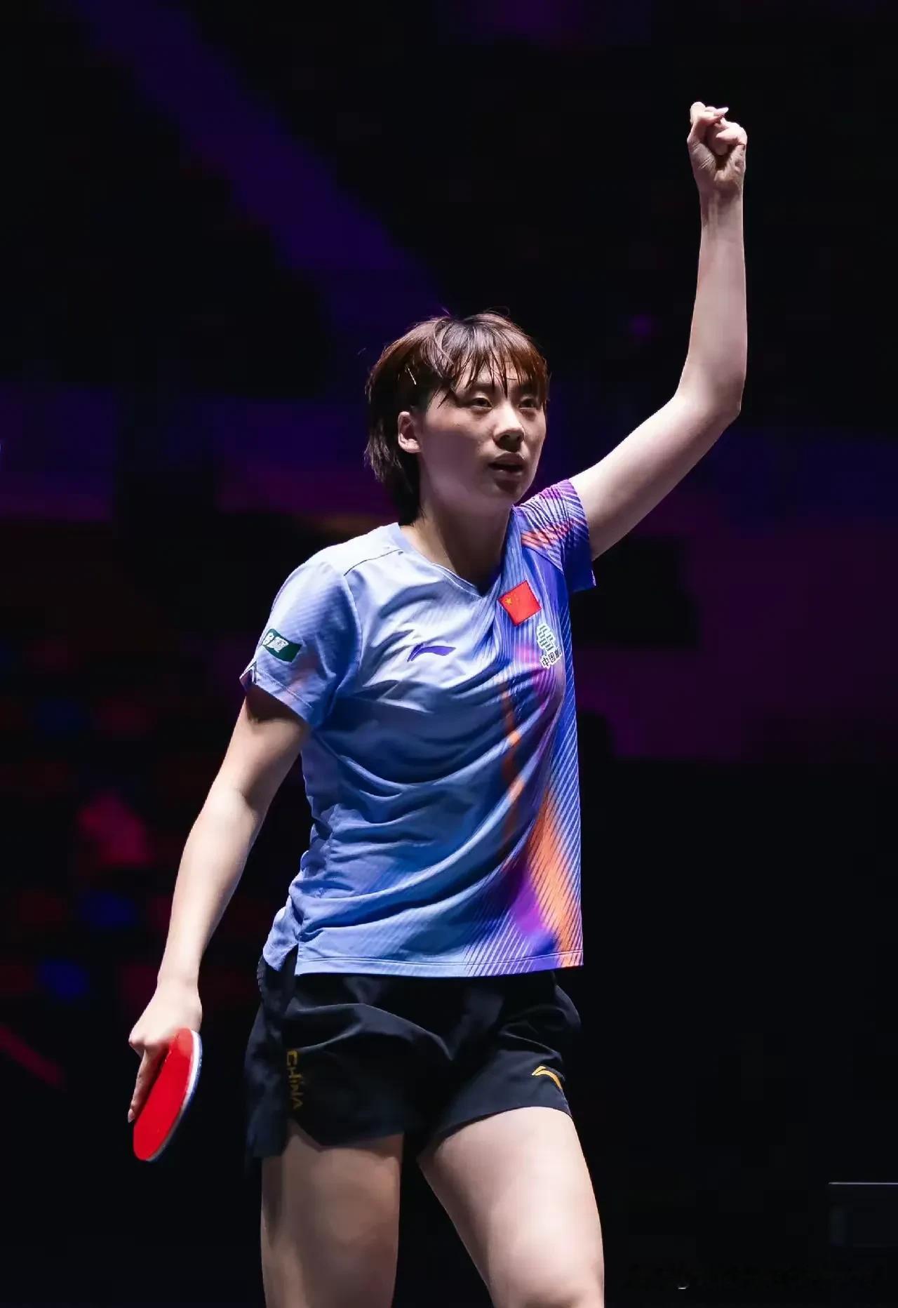 感觉陈熠这次封闭训练涨球了，进步明显。从她与早田希娜的比赛就能看出来，她的技术更全面了，更稳定了，更自信了。出手非常果断，而且质量很高，命中率也很高，特别是她正手的使用次数明显增加了，正手得分率也很高，很有杀伤力。陈熠以后在正手上多下点功夫，让自己的正手成为一大杀器。祝贺陈熠晋级决赛！