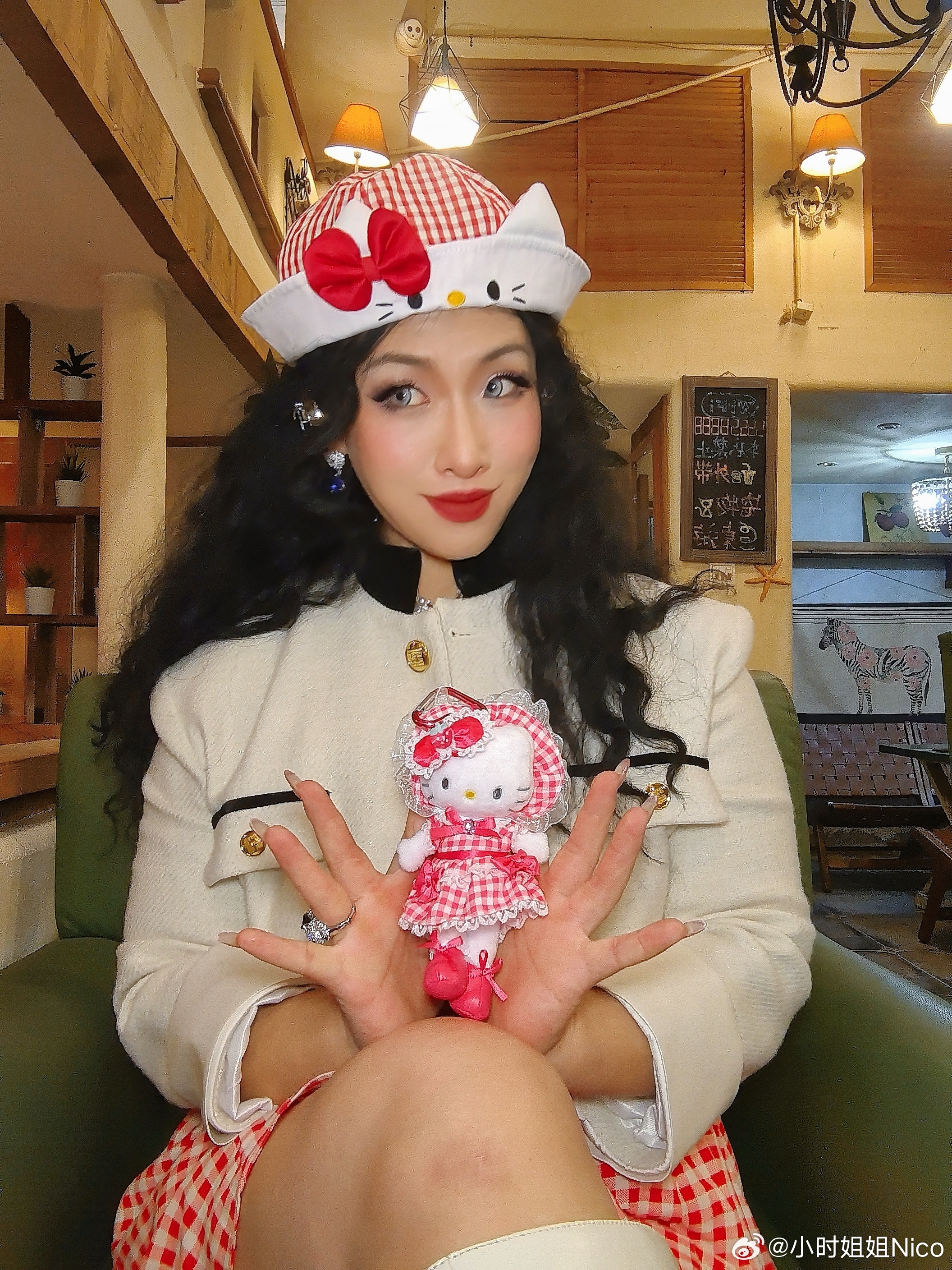 为了Kitty包挂的穿搭！ 对✓——我就是为了这碟醋包的饺子！  ​​​