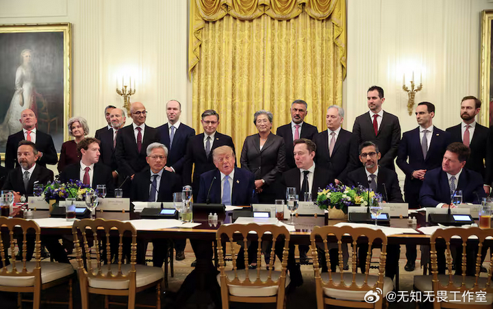 科技大佬齐聚白宫，强调AI行业的自我监管

美国六家顶级人工智能公司的负责人，已同意制定人工智能领域的自愿性标准，引入更严格的控制措施，确保他们的技术不会失控。而背景，却是外界对人工智能安全以及该行业日益扩大的影响范围的担忧日益加剧。

总统特朗普在白宫与科技公司高管会晤后，在其社交媒 ​