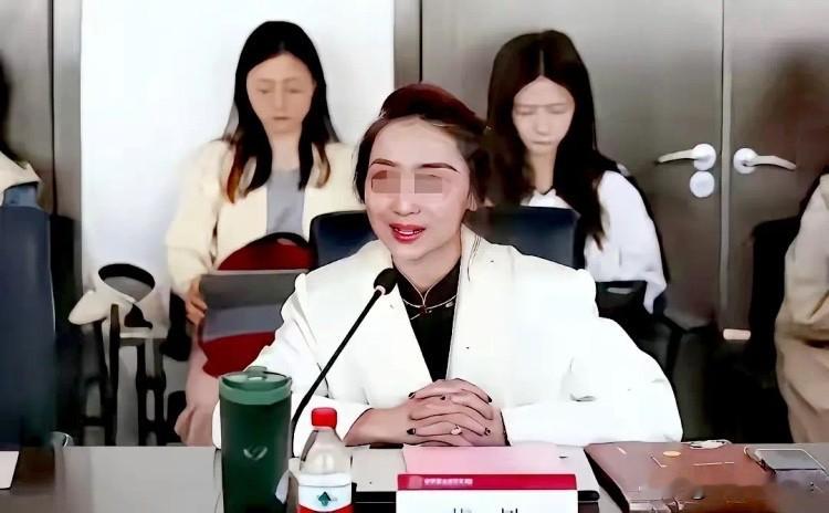 大家为什么追着北理工裴轶穷追猛打，很大的一个原因，就是现在C9华5这样的985本博毕业，也只能去二本院校谋个普通的教职，被非升即走的机制搞得焦头烂额，随时有被扫地出门的危机。多少人三十岁出头，凌晨三点还在改本子，寒窗二十年换来的是一纸六年期的预聘合同。这道坎压在头顶上，沉重得令人喘不过气。

裴轶这