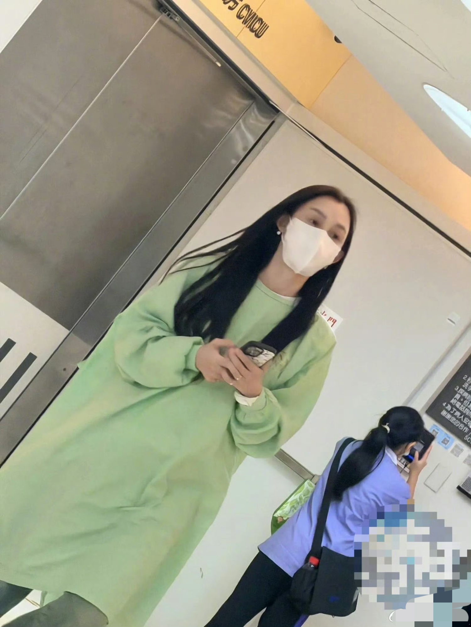 谁能料到，陈建州本身就是运动达人，常年坚持健身打球，看着体魄格外强健，照样突发心梗紧急动手术。
不少人以为常运动就等于心脏绝对安全，这件事也算是个醒示。运动是健康的加分项，但不代表能完全规避心血管隐患。身体健康才是头等大事，没了健康，所有事物都会归于零。