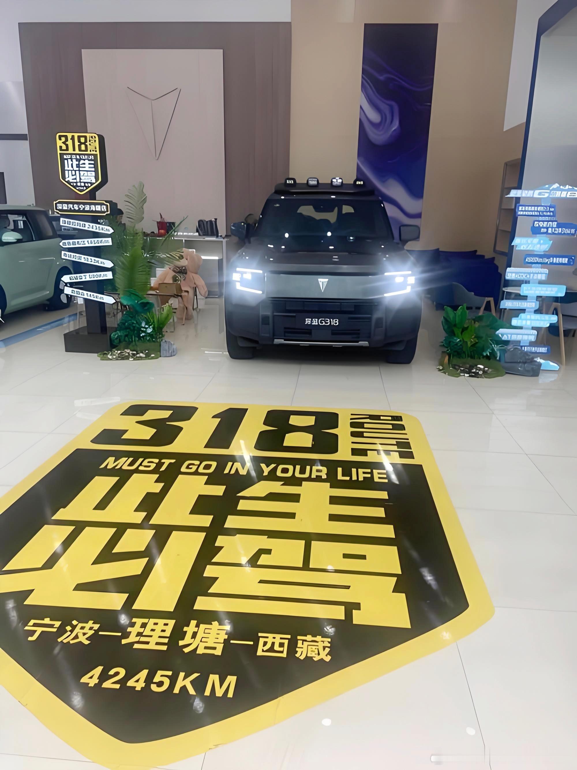 趁着周末，我专程去门店试驾了全新深蓝G318，实车体验下来，这台车确实把“智能”与“野性”揉进了日常，打破了传统方盒子的刻板印象。

最让我惊艳的，是它作为20万级唯一搭载华为乾崑双智的方盒子，智驾表现堪称顶流。在城区试驾时，乾崑ADS 5 Pro凭借27个传感器和激光视觉，看得准、反应快。面对无 ​