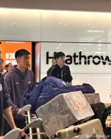 国乒出征伦敦世乒赛！孙颖莎等队员凌晨抵达，自带兰州拉面尽显中国胃，5月...