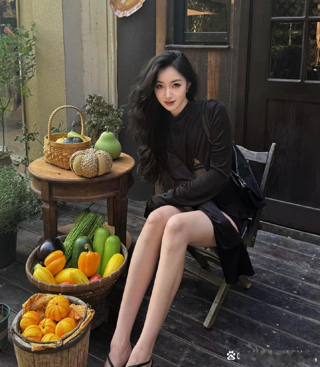 《网传的各类八卦瓜料真假难辨，别的暂且不论，图里这位美女的颜值身段都十分出彩，肯定是实打实保真的。》铁观音是绿茶么在百度发表了新动态 ​