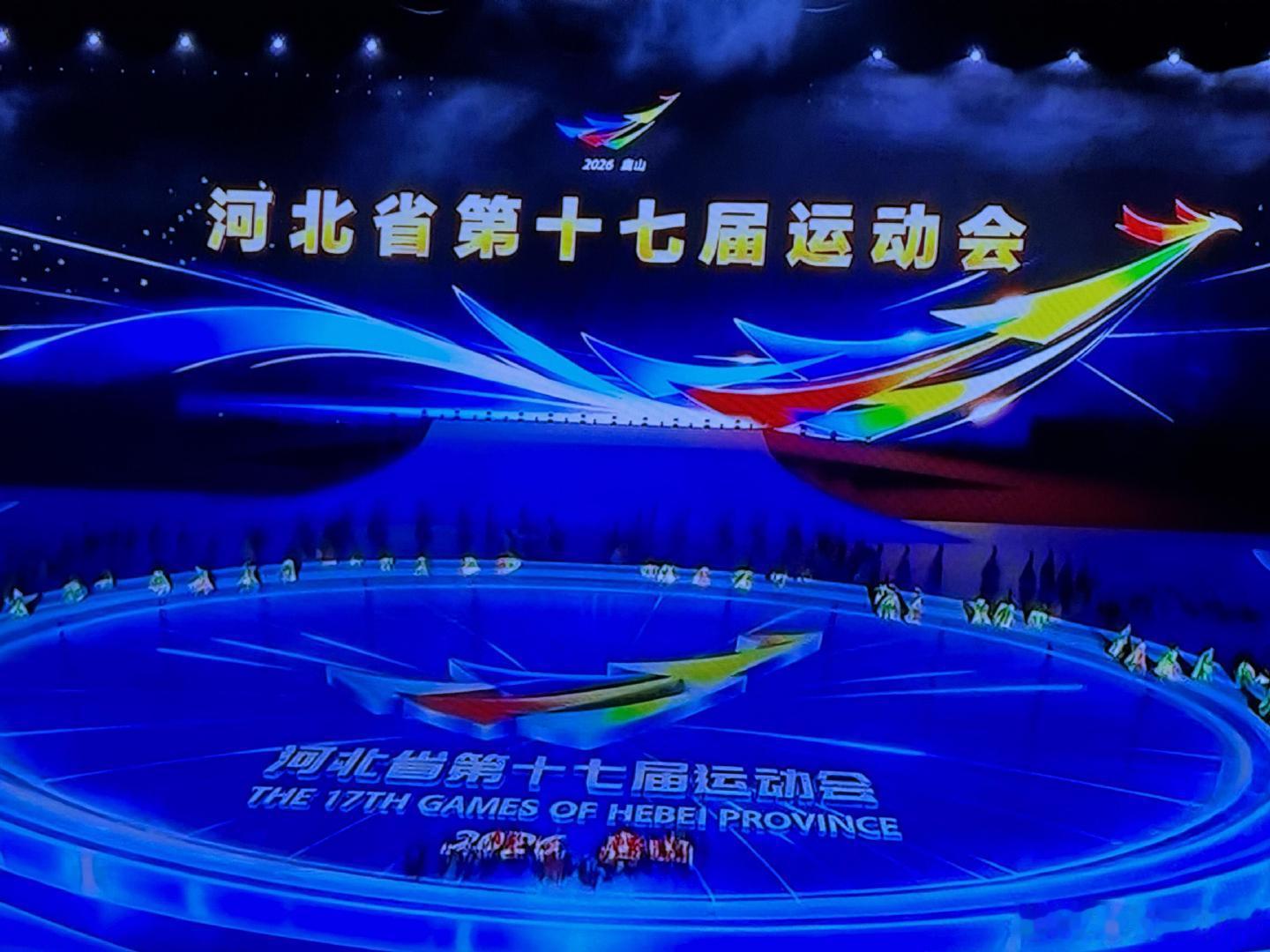 #孙颖莎一人带火一个省运会##网友因为孙颖莎看了省运会# 从世界赛场回到家乡，孙颖莎手持火炬传递体育星火，也把省运会的热度带到全国。 ​