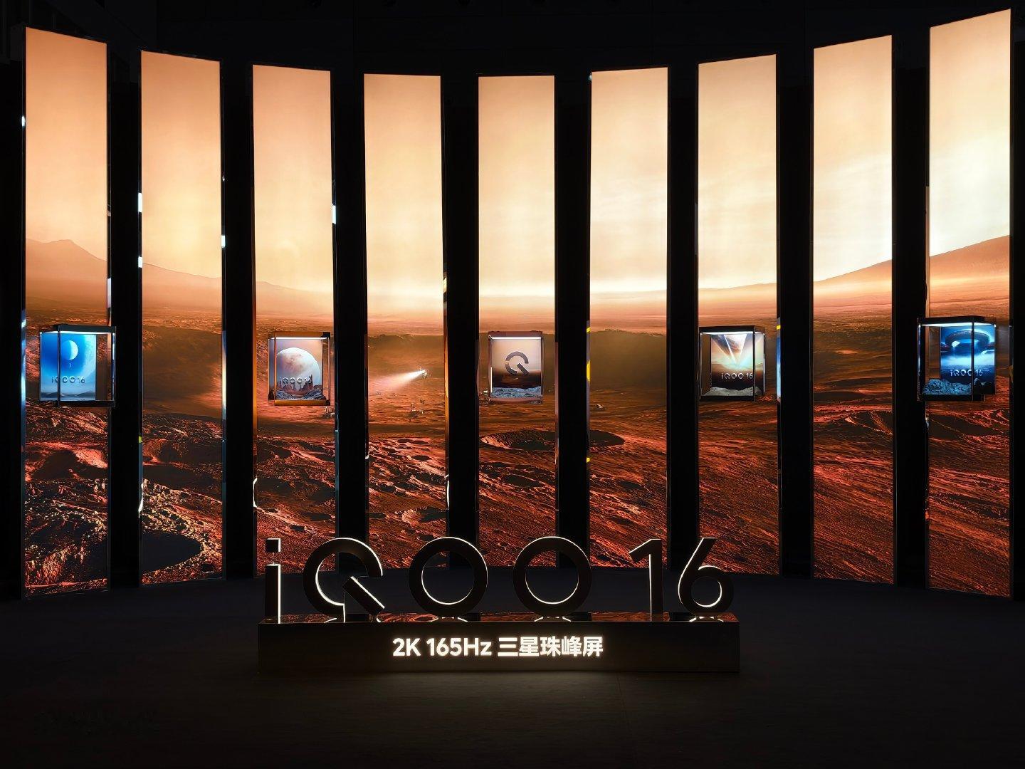 今晚 19:00，#iQOO16#新品发布会，我已就位[doge]据说现场会有超多惊喜，一起坐等揭晓！ ​