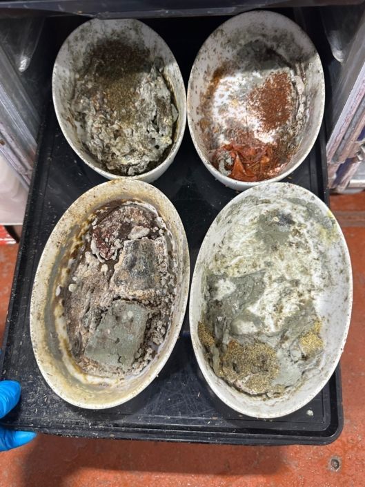【洛杉矶机场餐食供应商被举报环境脏乱】洛杉矶国际机场（LAX）附近一家...