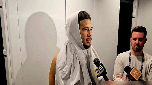 太阳队布克这球救得太拼了，整个人都飞出去了！    季后赛打雷霆，布克...