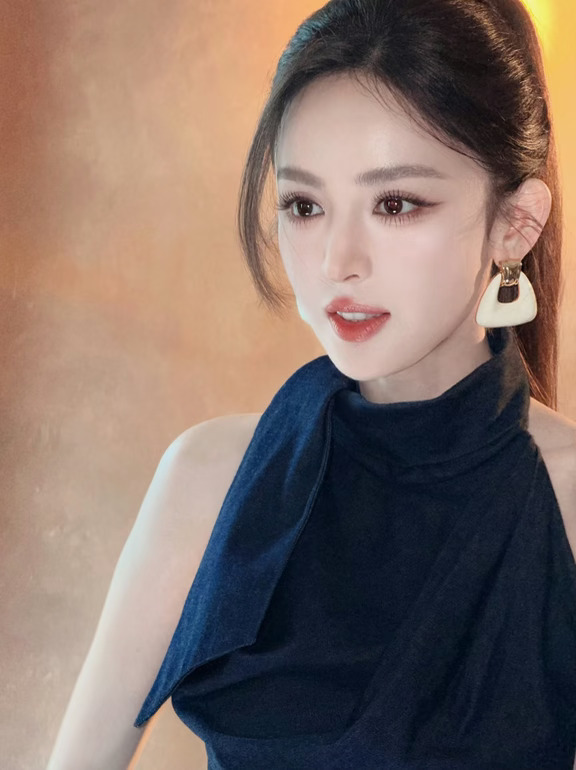 #娜扎 枯草为篱，沙地为席。Live图送达～#明星不止AB面 #驾驭不同风格 #大女主
