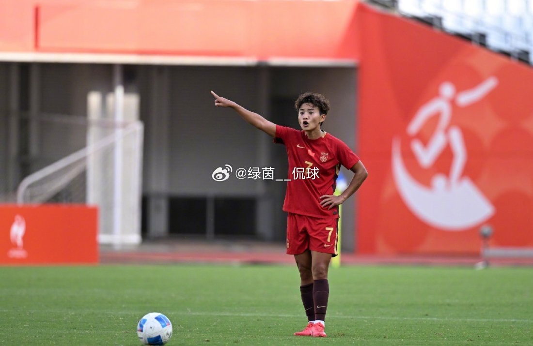 亚运会女足1/4决赛，中国女足苦战120分钟，常规时间没能破门。加时赛第109分钟，邵子钦助攻，王霜打进制胜一球，最终1-0击败越南女足，惊险晋级四强。半决赛中国队将迎战朝鲜女足。
#中国女足1比0越南女足##中国女足##亚运会女足# ​