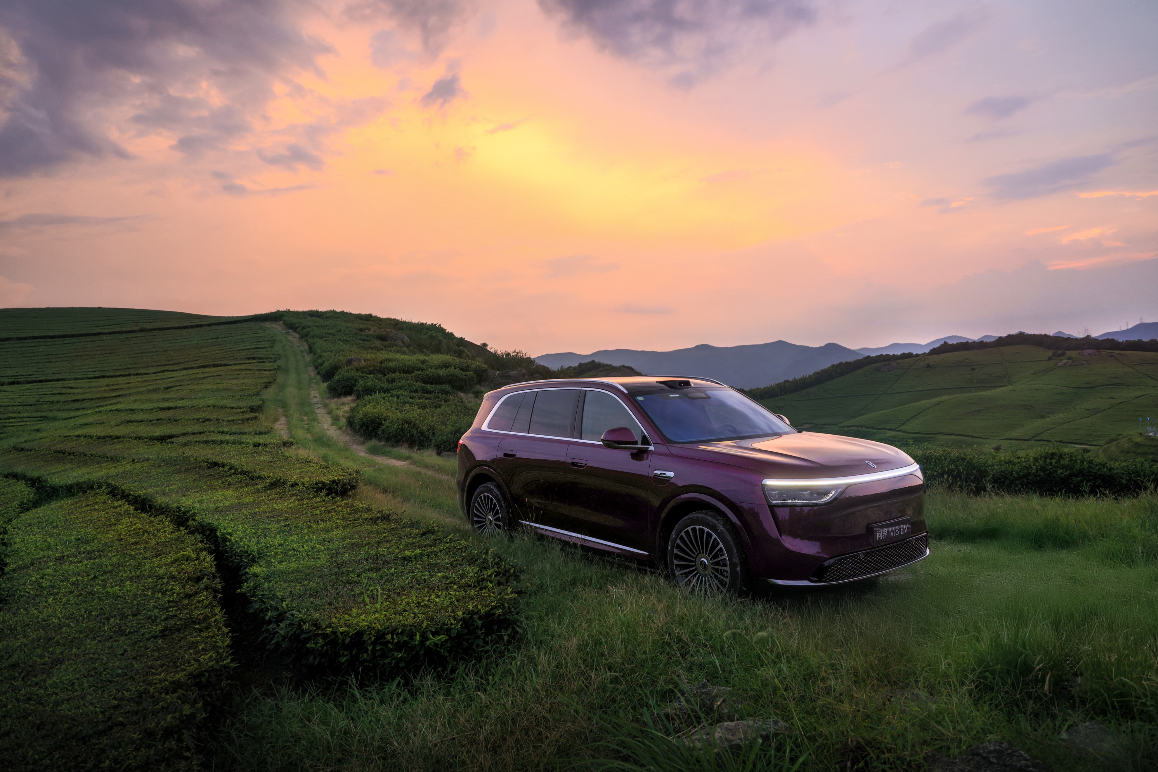 无缝衔接的数字生活：问界M8如何让全家人的春节归途更从容 对许多家庭而...