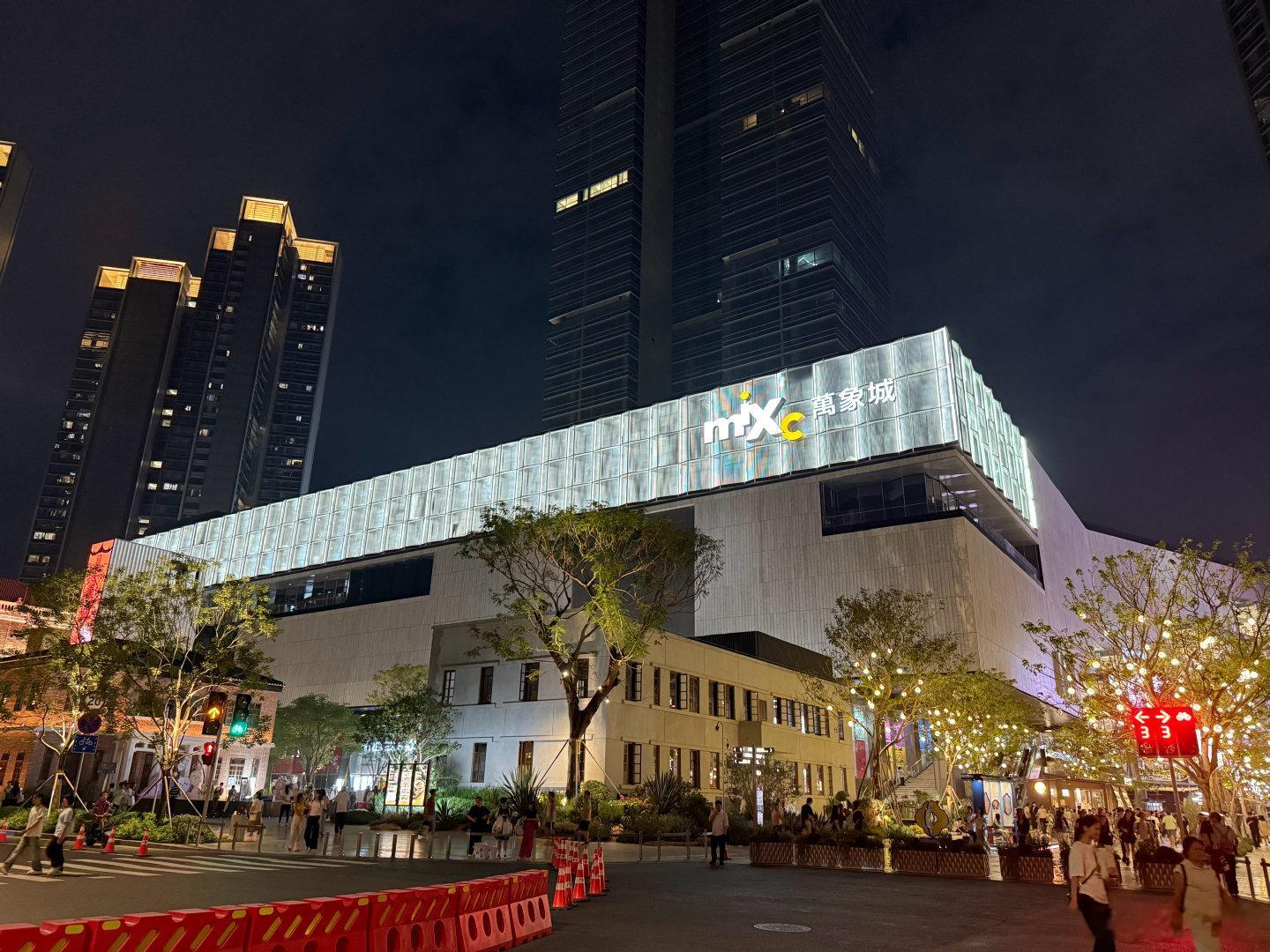 没事，我溜跶[兔子]摸了摸mate90系列，感觉还不错 ​