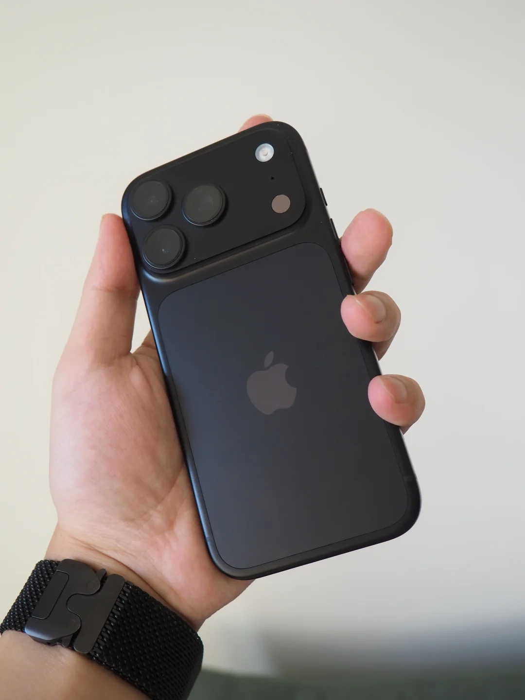 如果你纠结iPhone18Pro选啥色的话……