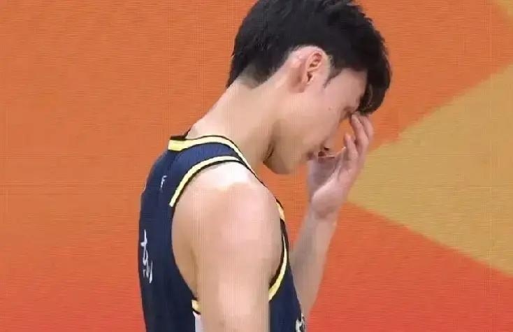 独木难支！徐昕谈徐杰：  “杰哥今晚的表现很不错。” 有时候看一场球...