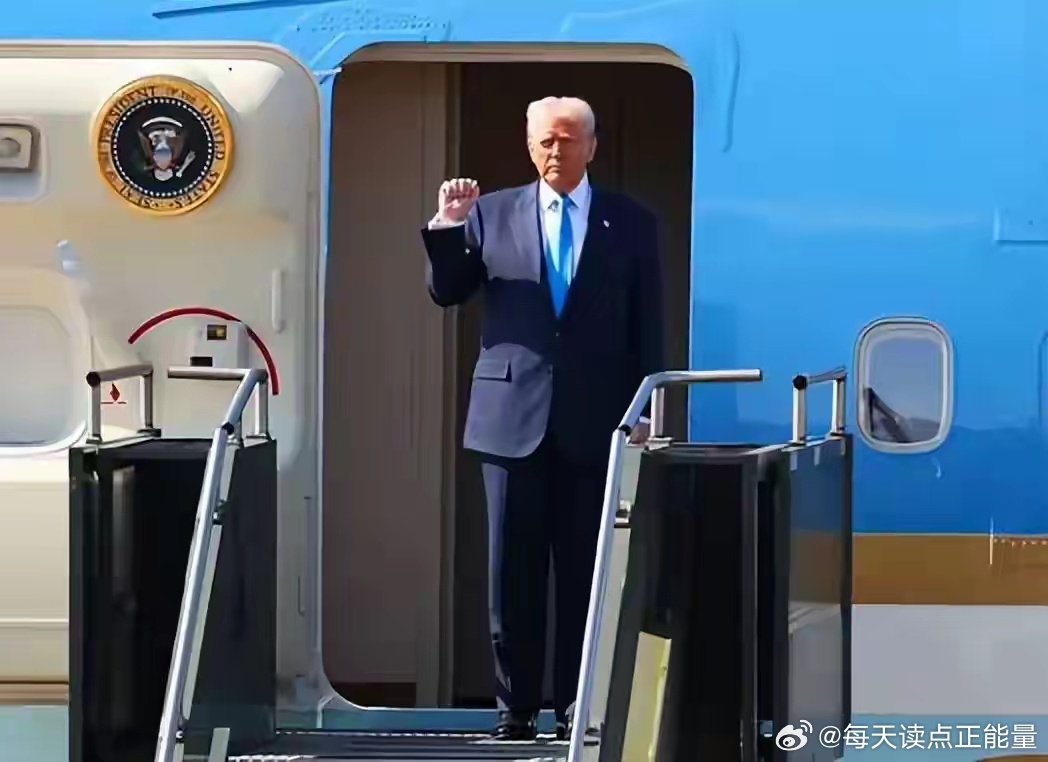 特朗普拟来华参会：中方划下三条红线

距离今年APEC大会越来越近，特朗普再次把“访华”这件事摆到了台面上。
美国总统特朗普此前已经公开表示，今年还会再次访问中国。外界普遍认为，如果最终成行，他很可能参加今年在深圳举行的APEC领导人非正式会议。
特朗普想来，中国当然不会把门关上，但想要进门 ​