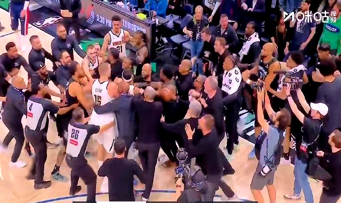 掘金和森林狼G4最后这点事儿，可真热闹！    比赛就剩45秒，森林狼...