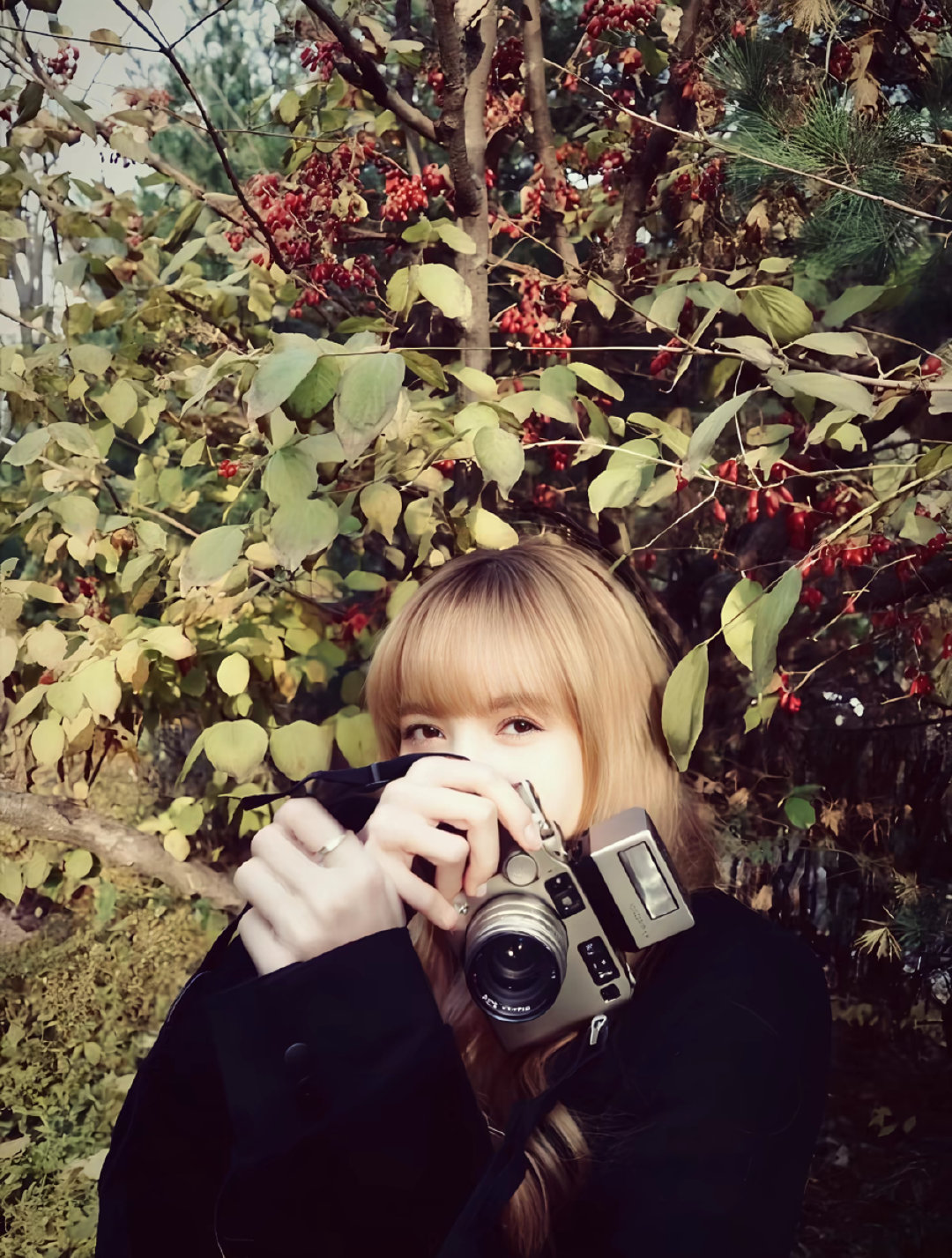 #LISA[超话]#贪念早期眉眼弯弯的你 却不愿你回到苦涩的那些年 ​