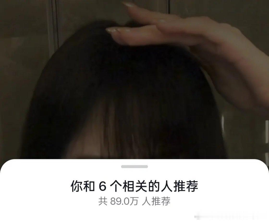 鞠婧祎一条“喵”系手势舞带动全网猫塑狂欢，话题突破百亿播放，展现出脱离前司纠纷后的强劲吸粉与商业反弹势头。近期，鞠婧祎在社交媒体发布的手势舞引发了“猫塑”风潮的集中爆发。她先后在抖音和微博更新了多条以