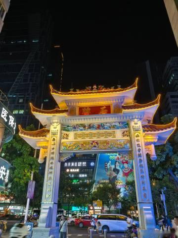每次回广州都要来这里走一走，石牌村，广州最大的城中村，位于天河区繁华的...