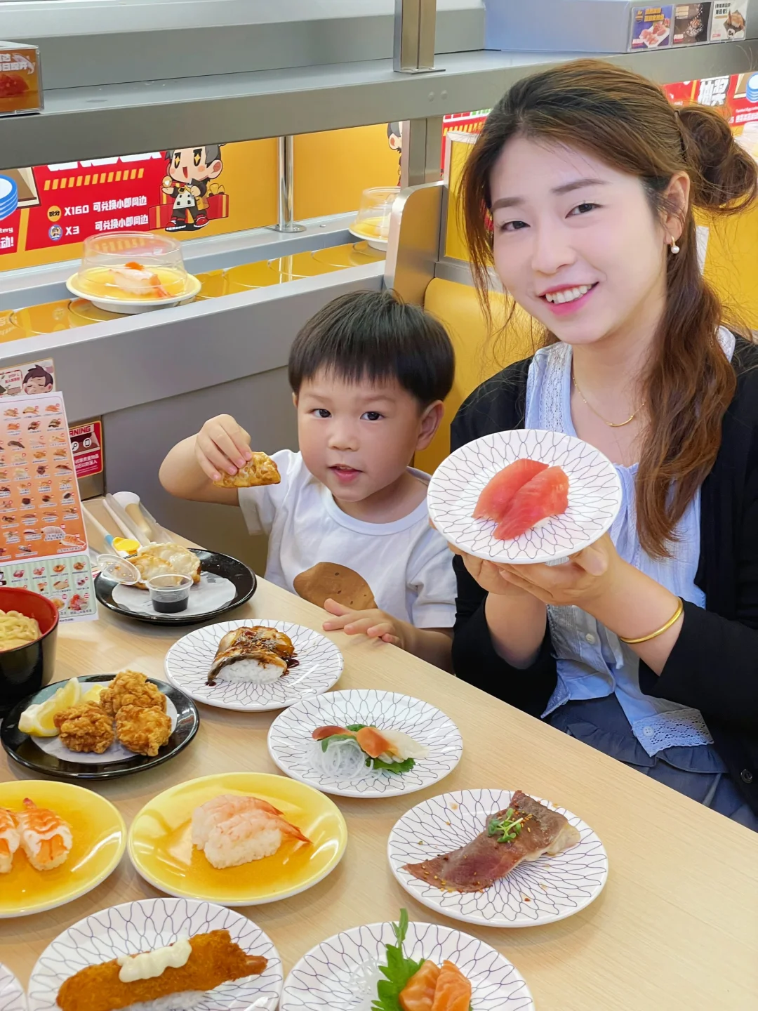 人类幼崽第一次解锁旋转寿司的欢乐