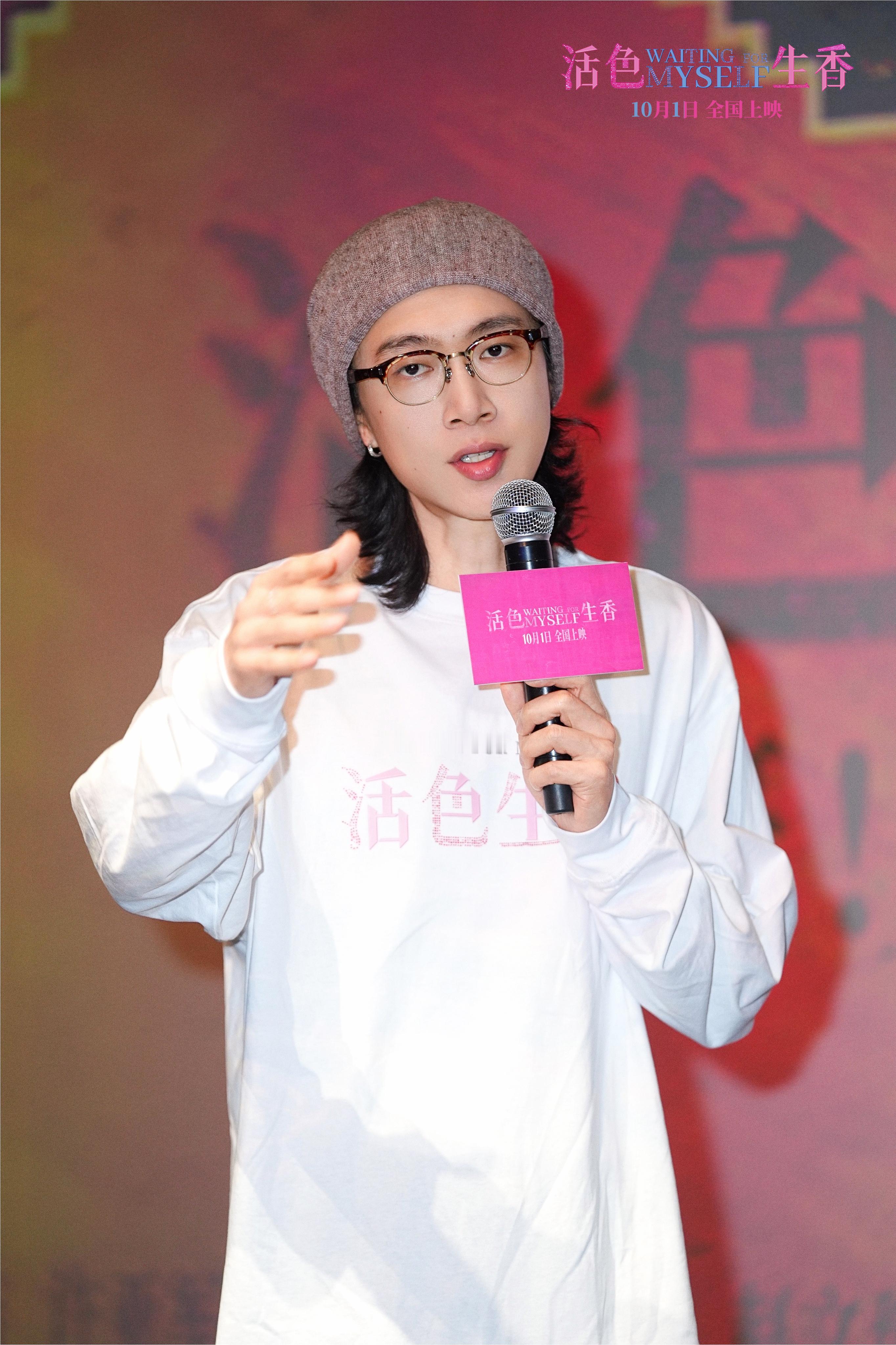 侬好呀！昨天串门聊天局热闹开场，#电影活色生香今日上映# 这回开门见面！#电影活色生香# ​​​