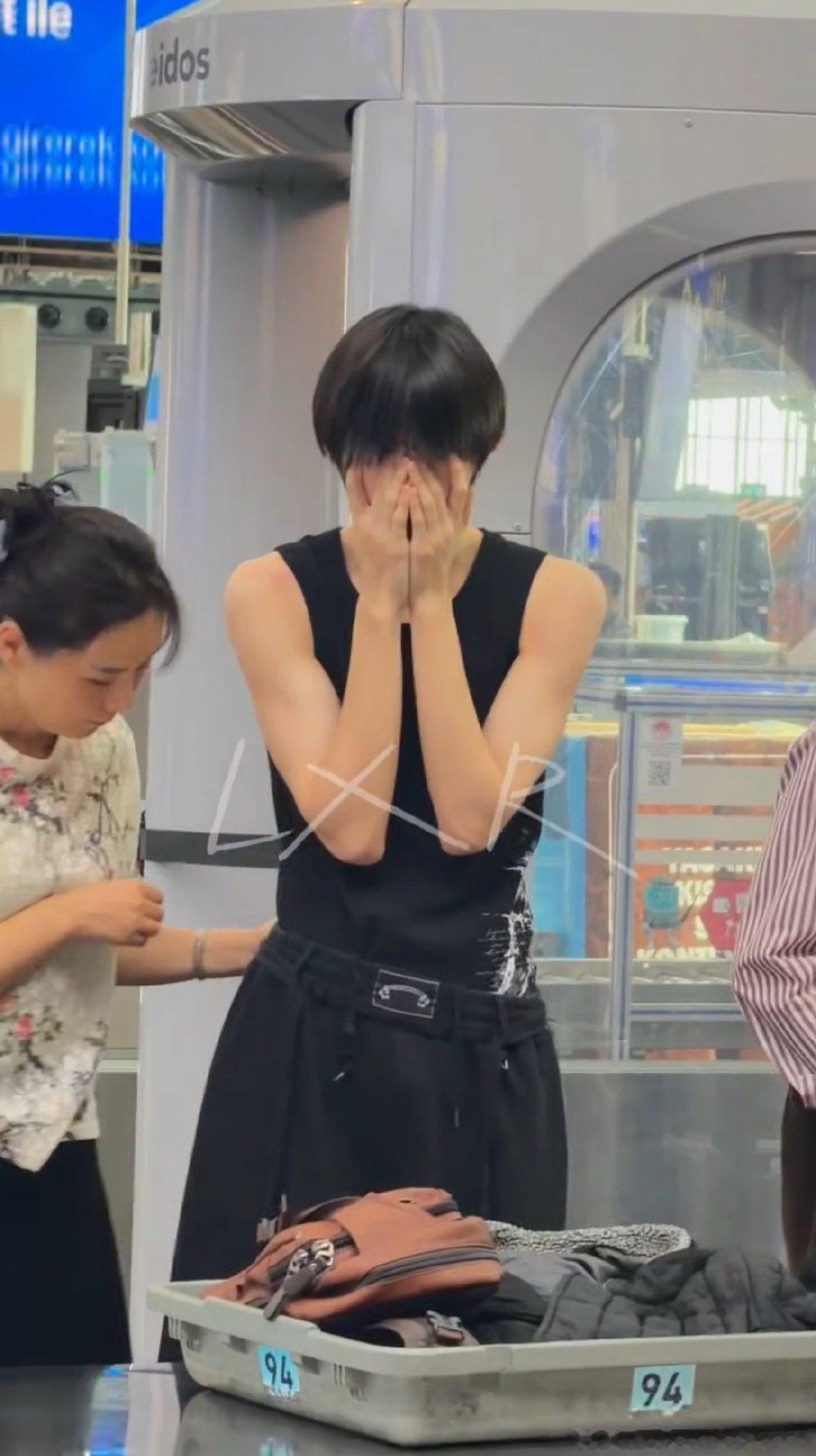 第一次看到陈奕恒免费的我vs
第n次看到陈奕恒免费的我 ​