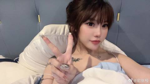 睡的比狗晚 起的比鸡早 白天看A股 晚上看美股 半夜看球赛