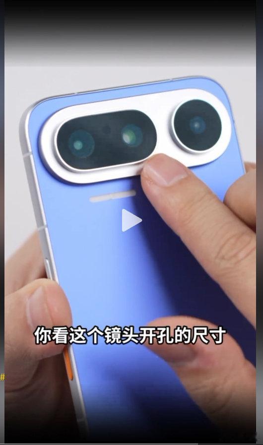 #努比亚Navix Ultra##豆包手机助手 
这个后盖，这个摄像头排布的设计，这是我认为今年国产手机最好看的设计了，有点像瓦力（WALL-E）
努比亚的影像能力不用担心，如果能搭配一个中端处理器卖个2999肯定就卖爆了 ​