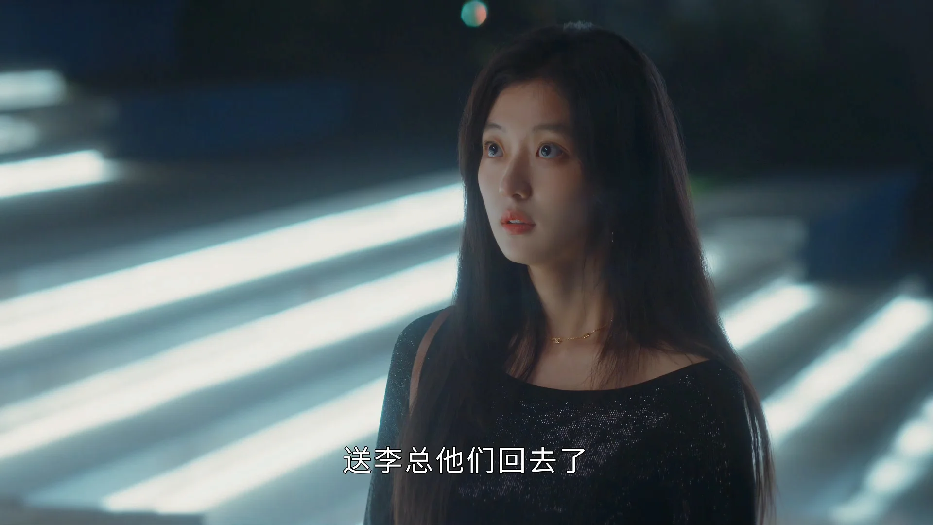 尚之桃的身体比嘴诚实，因为她的眼睛在越界