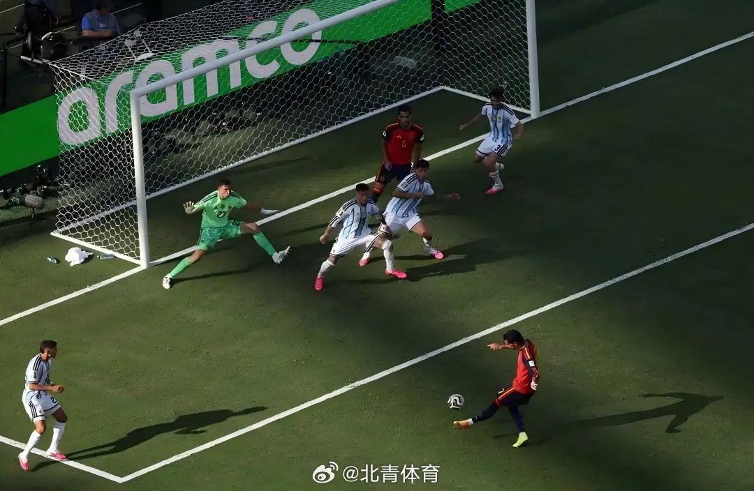 北京时间7月20日凌晨，2026世界杯决赛在纽约新泽西体育场进行，西班...