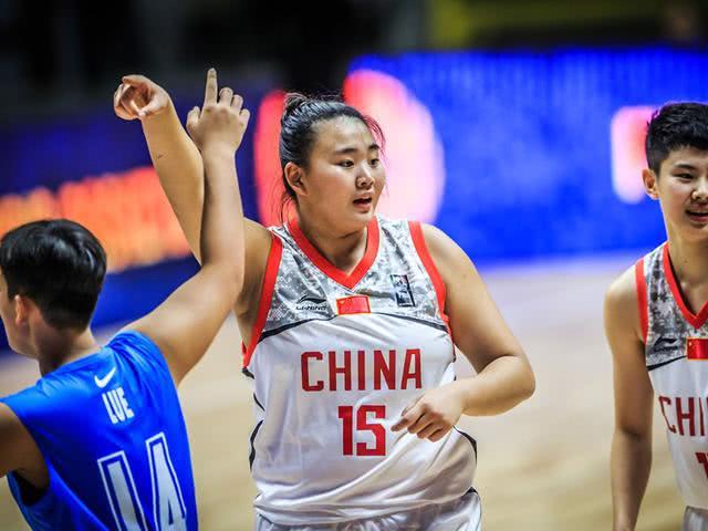 刘禹彤连续多场热身赛表现糟糕，大概率将被中国女篮放弃！
众所周知，刘禹彤因为其长相和身材，吸引了一大批不看球的网友关注，她从来没有入选过国家队正式比赛，宫鲁鸣上任后，因为韩旭和李月汝在国外打球，所以集训时给了刘禹彤机会，但刘雨彤毕竟是大学生球员出身，基本功不扎实，在职业赛场表现乏善可陈，宫鲁鸣正赛名