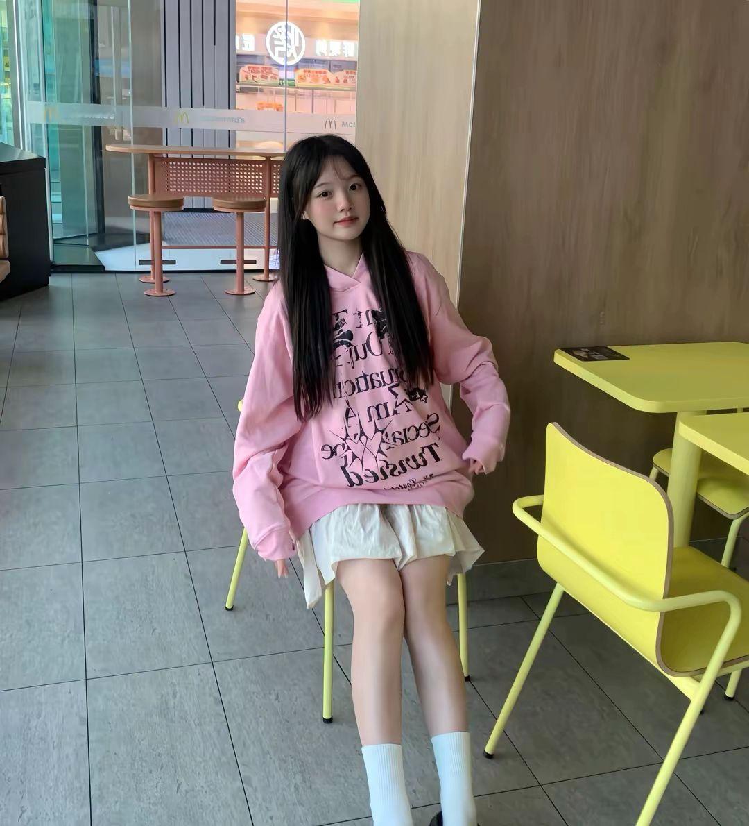 <p>甜美女孩 <!--{img:0}--><!--{img:1}--...