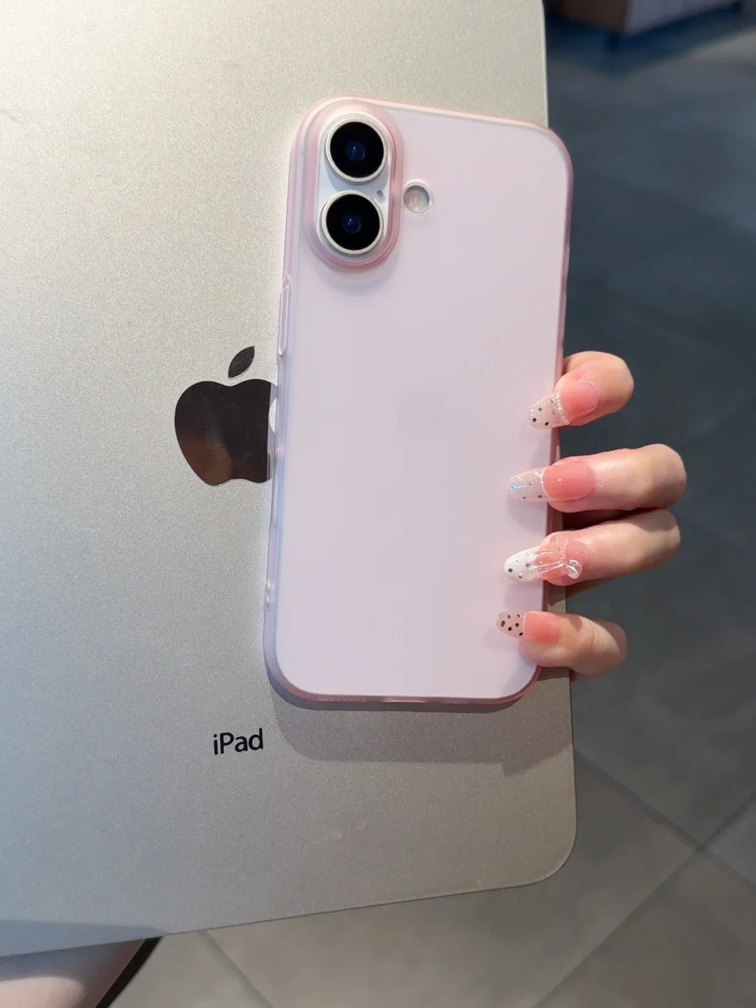 谁懂啊，这手机壳也太粉了吧！
