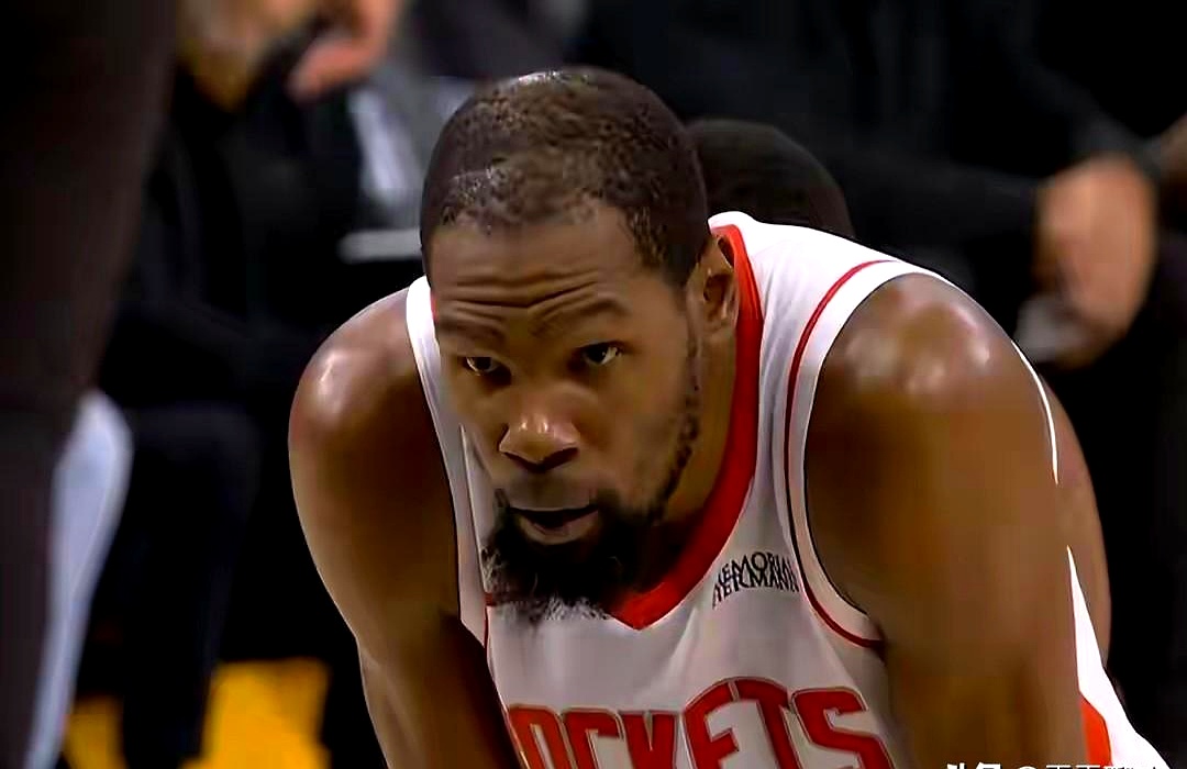 2026年NBA季后赛这剧本，真是没想到。    掘金队先下一城，转头...