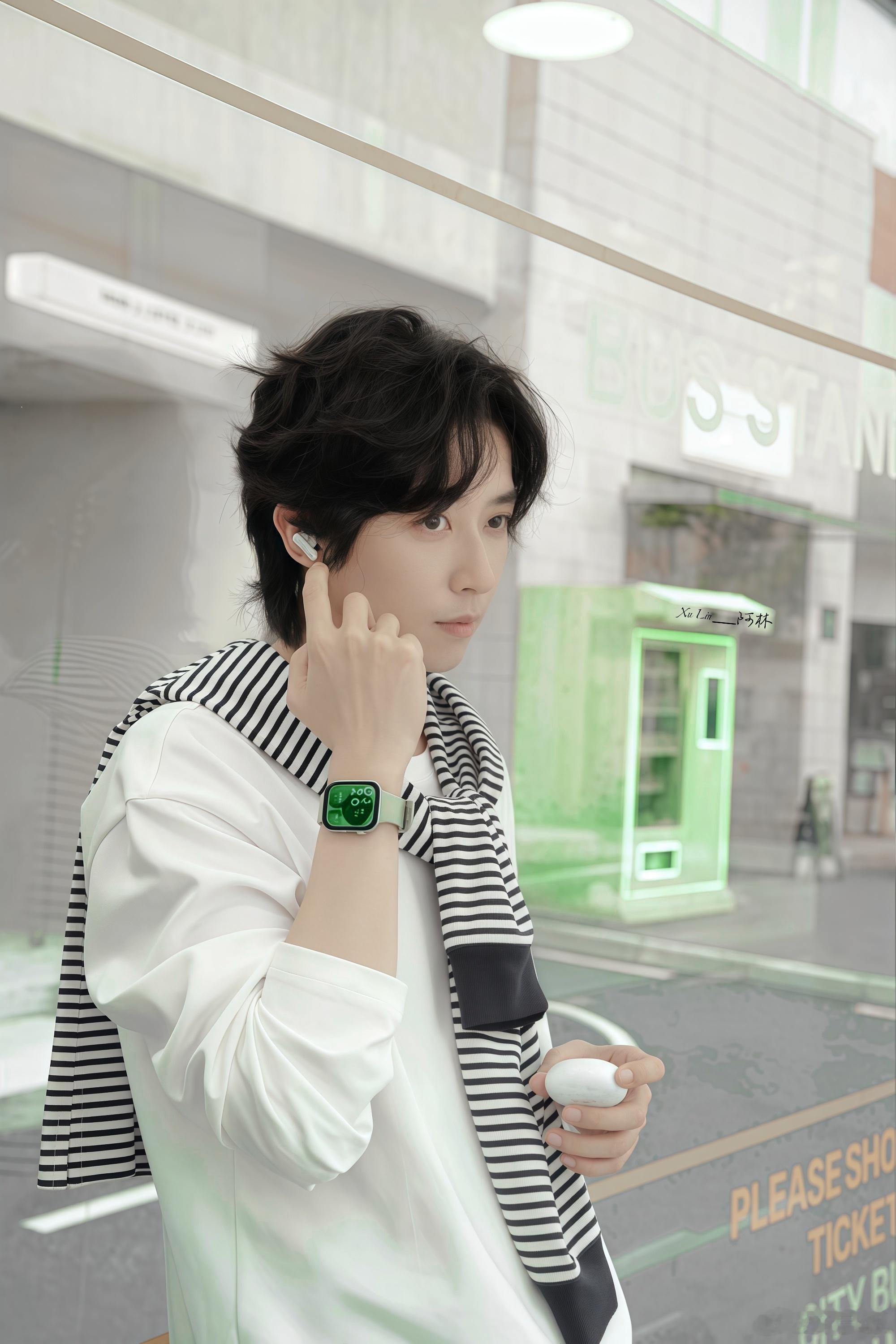 #演员刘畅[超话]# “你是不可代替的晴天.”𝒴𝑜𝓊 𝒶𝓇𝑒 𝓉𝒽𝑒 𝒾𝓇𝓇𝑒𝓅𝓁𝒶𝒸𝑒𝒶𝒷𝓁𝑒 𝓈𝓊𝓃𝓈𝒽𝒾𝓃𝑒.💚#陪你从刘畅到4k# ​