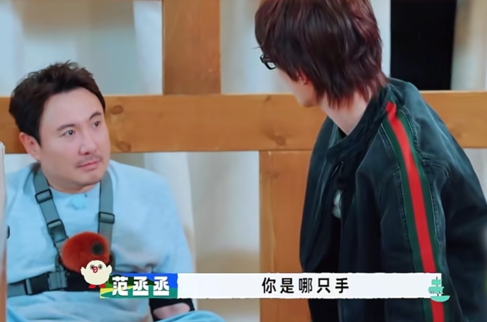 沈腾趁着范丞丞不注意一下把他踹倒在地，王安宇怕他被砸到下一秒赶紧想跑过去，王安宇：“我差点舍弃我的生命来救你。”范丞丞：“知道该怎么联盟了吧，你是哪只手？”沈腾：“我不玩了。”
沈腾玩游戏还是这么爱玩赖，范丞丞摔倒差点被砸到，大家还都挺担心他的，不过还好他机智的扶住了。
范丞丞这下估计不会放过沈腾了