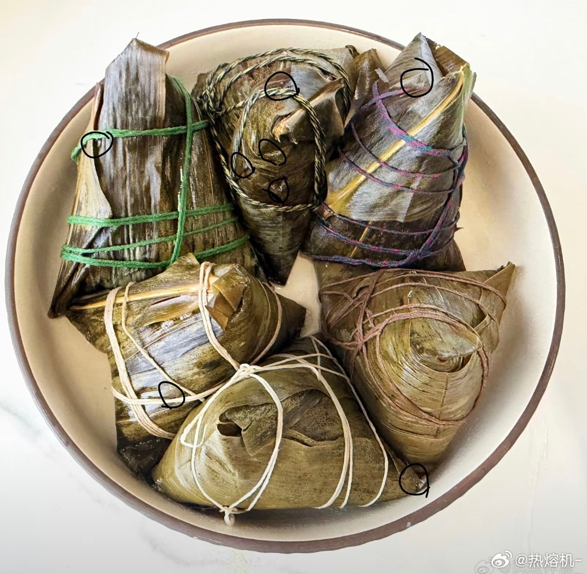 请问这7个黑圈圈能看出个啥，原来zgl嗑的是这种🐢🍬zsl的洗脑程...