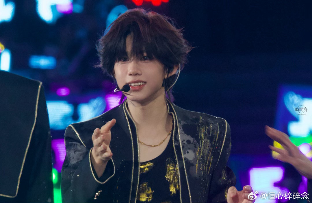 #陈奕恒[超话]# 💜#陈奕恒我们的少年时代2# 💜#陈奕恒林清源# 💜#陈奕恒 四代第一人气主舞# 💜#陈奕恒 四代唯一c位# 💜#陈奕恒 四代第一全能制作人# 

怀揣初心奔赴每一次舞台邀约，把热爱化作动力，不断解锁更多亮眼的模样。

​