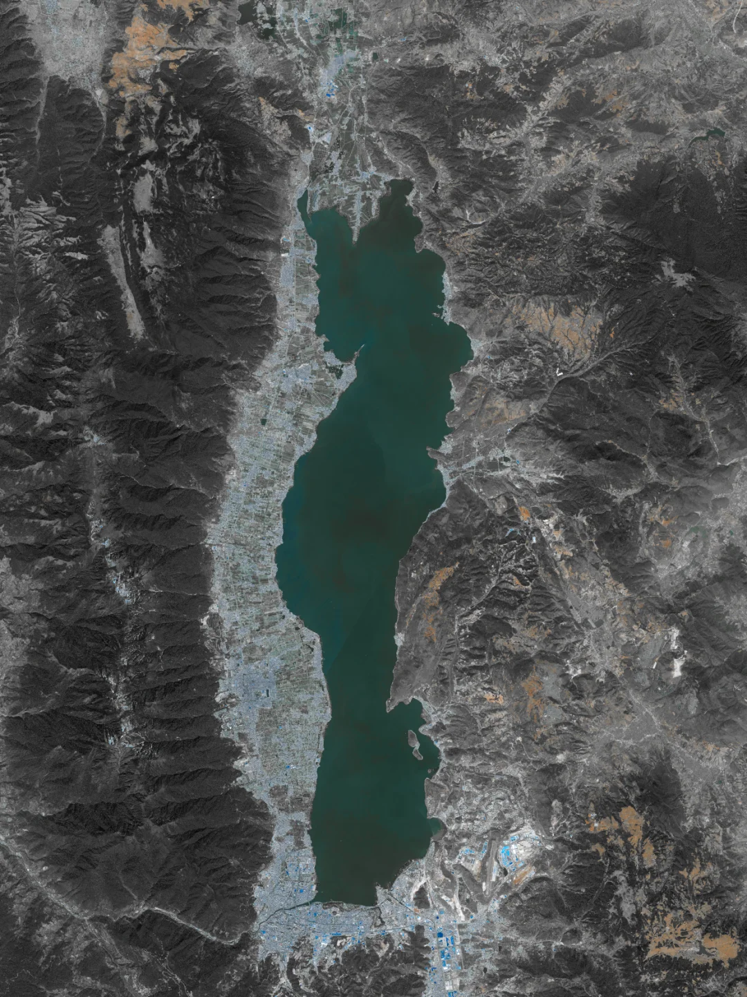 卫星地图下的苍山洱海